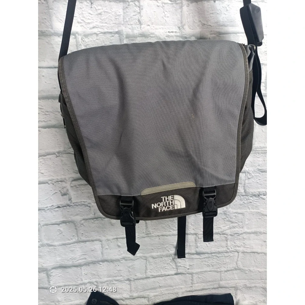 North Face Messenger Bag Gray Adjustable Strap  Clean S12